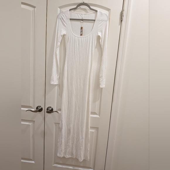 1. NWT SKIMS SOFT LOUNGE LONG SLEEVE DRESS IN MARBLE - Picture 7 of 7